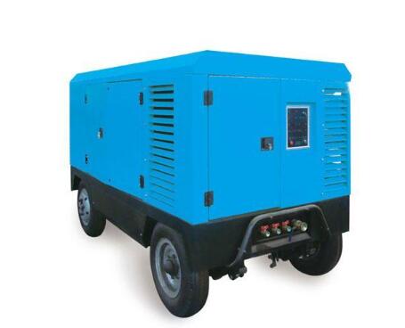 凝結器或一級濾芯促使水和空氣改變方向。